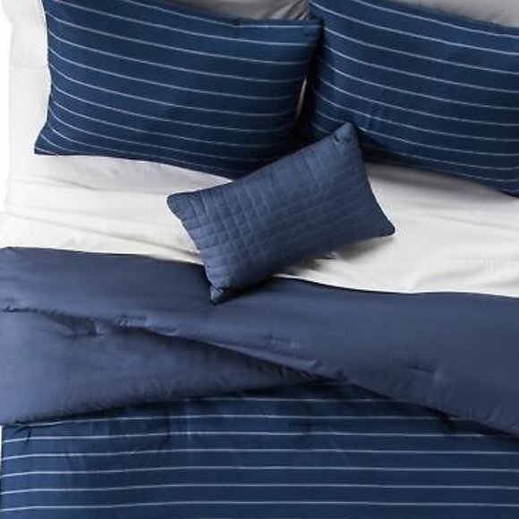 Room Essentials Bedding Queenfull Navy 8 Thread Count Reversible